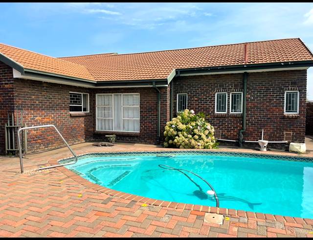 5 BEDROOM HOUSE FOR SALE IN VANDERBIJLPARK SE 2